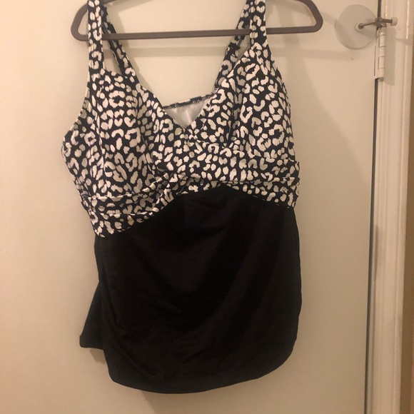 Flattering tankini top size 20w - Picture 3 of 8